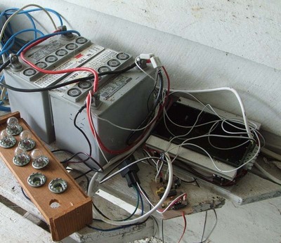 Battery and dump load